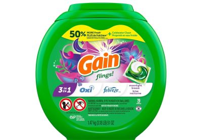 Image: Gain Flings 3-in-1 Moonlight Breeze Scent Laundry Detergent Pacs (76 Count)